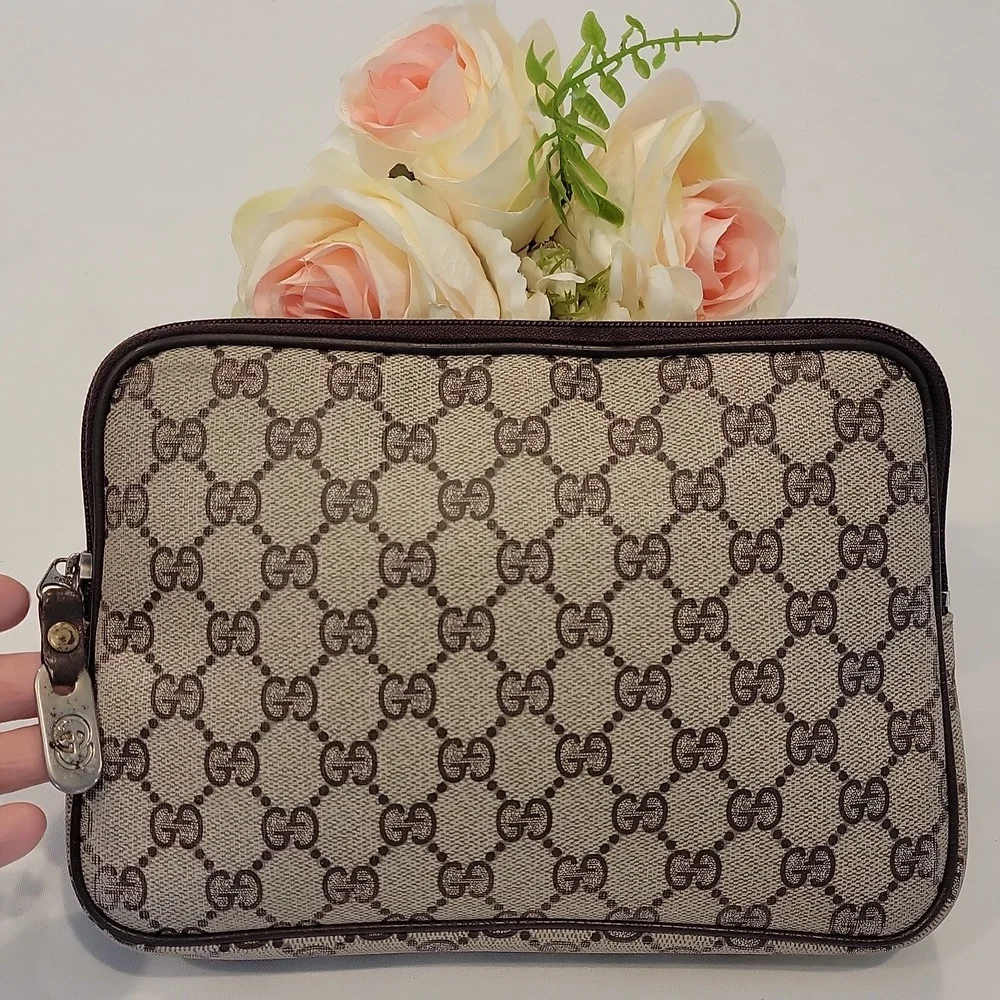 Authentic Gucci pouch - Picture 1 of 9